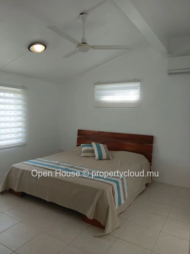 5-Bedroom Villa for Rent in Tamarin, 280m² Living Space, beach access
