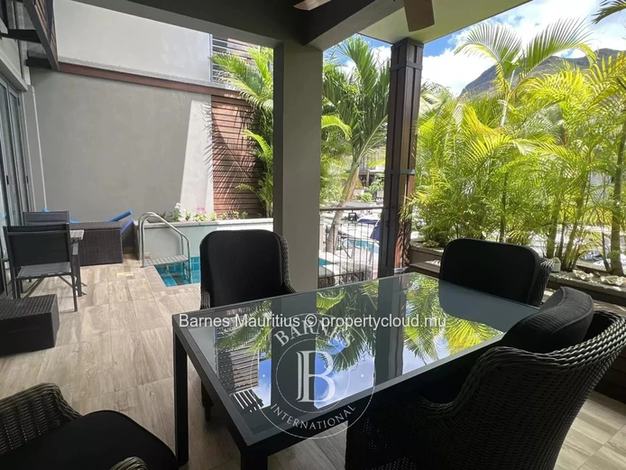 RIVIERE NOIRE - Elegant duplex on the marina - 3 bedrooms