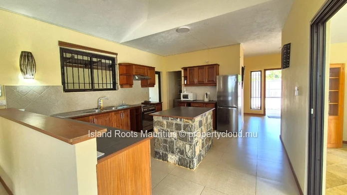 Beautiful 3-Bedroom Villa + Office (Convertible into a Bedroom) in Hillside, Belle Vue