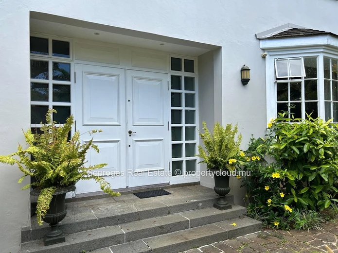 Grande Maison Coloniale de 4000 pieds carrés