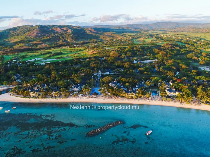 Terrain vue partielle mer de 1400 m² dans un domaine golf et mer d'exception