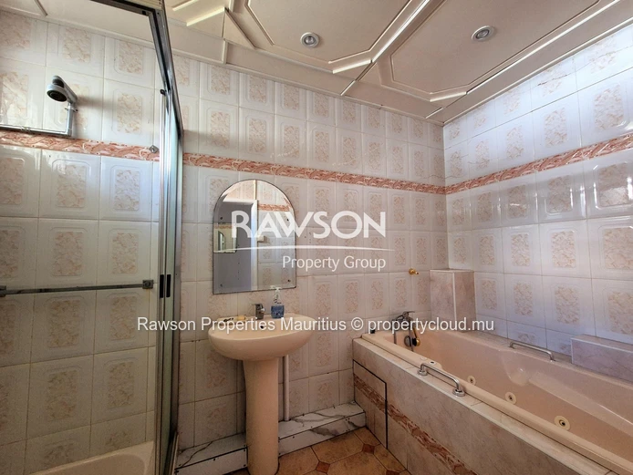 Maison à vendre à Floréal – 5 chambres, jardin, proche de C-Care Darne