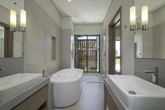 Prestigieuse villa à vendre dans un domaine golfique à Beau Champ sur la côte est de l’Île Maurice
