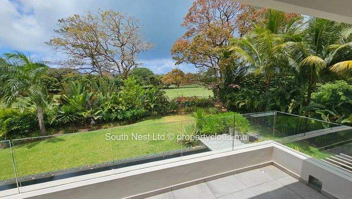 Modern 4-bedroom villa 