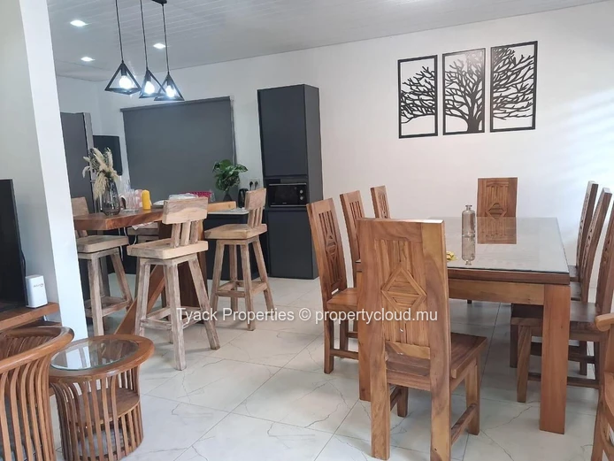 Villa Meublée de 4 Chambres avec Piscine à Vendre à Calodyne