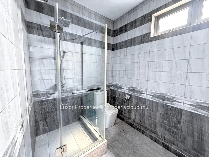 Flic en Flac | Duplex for Rent (cats only)