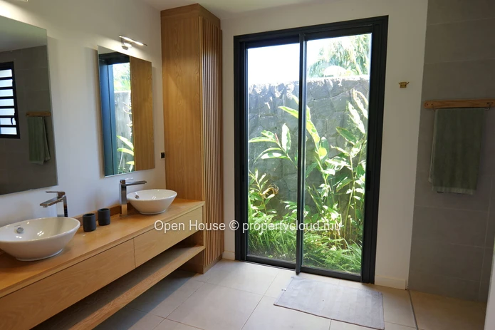 Luxury 3-Bedroom PDS Villa with Private Pool in Tamarin