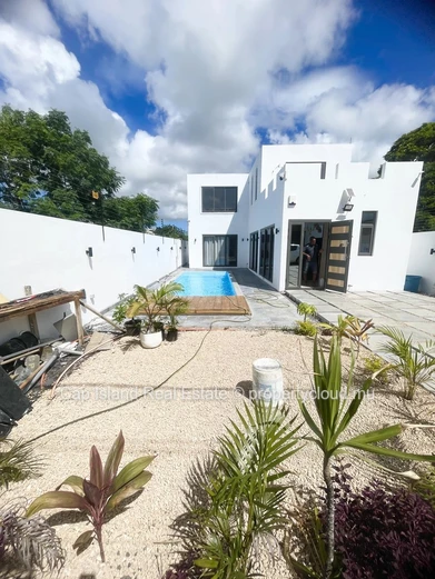 ?? For Sale – Villa in Grand Baie | Prime Location & Unique Opportunity ??