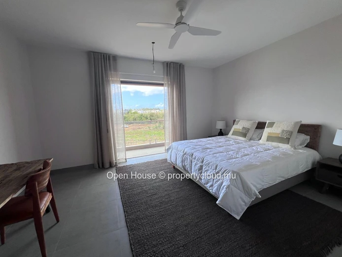 Appartement PDS à louer, Trou aux Biches, 300m de la plage, 153m², 3 chambres, piscine, meublé, jardin.