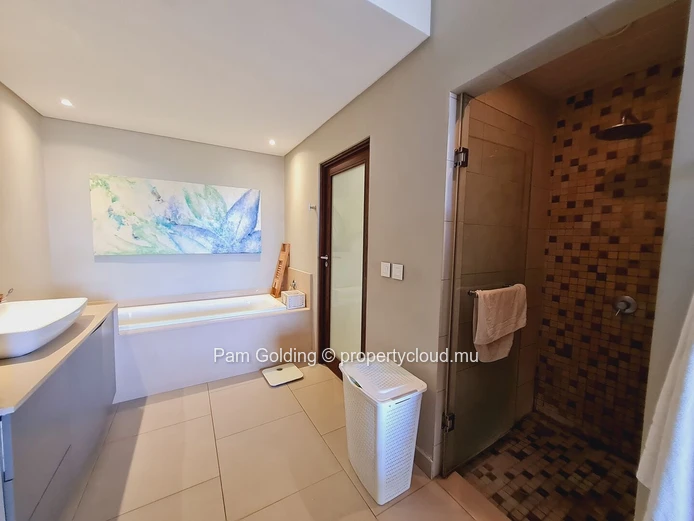 Spacious 3-Bedroom Penthouse with Private Pool – Steps from the Beach, Fully Furnished