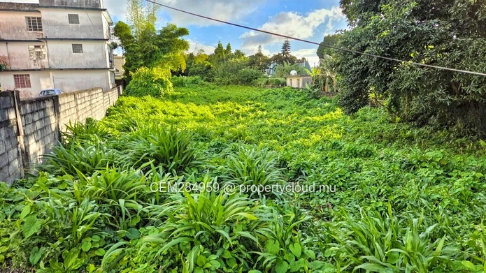 Terrain Exceptionnel à Vendre à Curepipe 