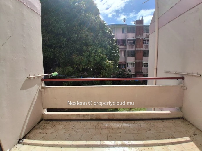 Fully furnished duplex apartment close to amenities.