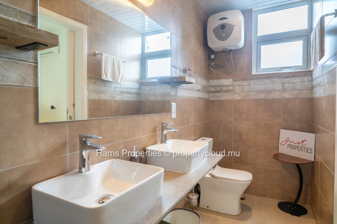 Superbe appartement en bord de mer situé dans un complexe sécurisé à Trou d’Eau Douce disponible à louer