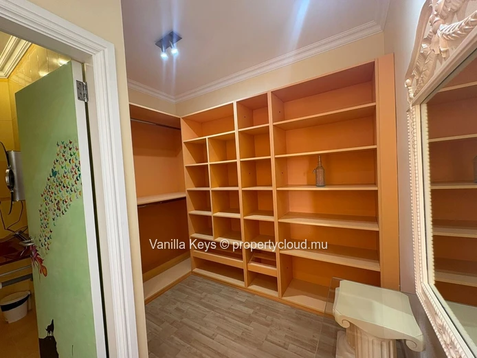 Penthouse spacieux de 334 m² à vendre à Quatre Bornes