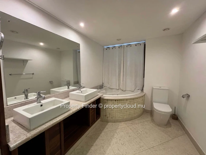 Charming Ground-Floor Apartment with Lagoon and Le Morne Views in Black River