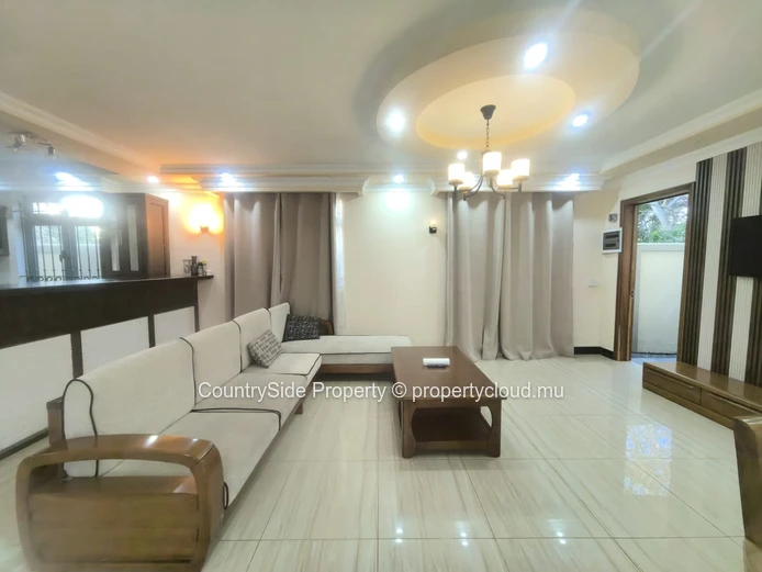 Villa spacieuse de 4 chambres avec bureau et vue sur le toit-terrasse