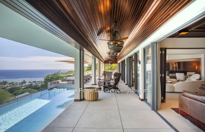 Villa Panorama — Surplombant la Mer
