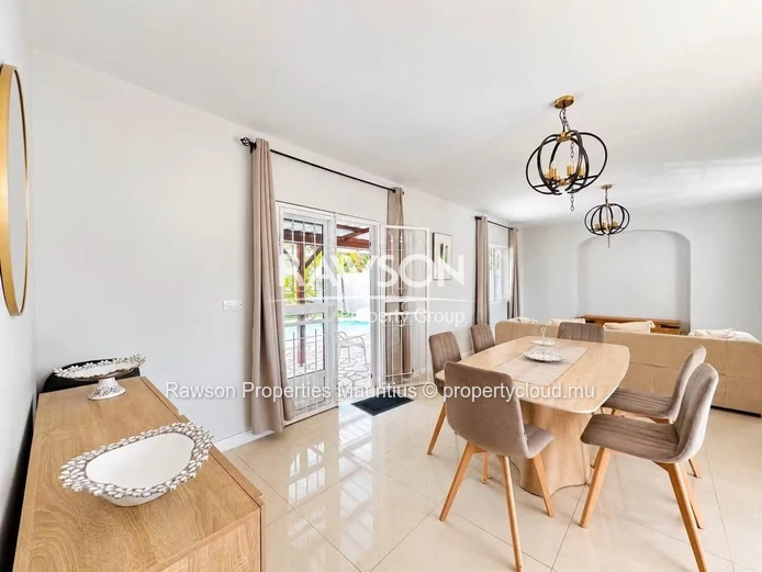 À Louer : Spacieuse Villa Familiale À Calodyne | 4 Chambres | Entretien De La Piscine Et Du Jardin Inclus