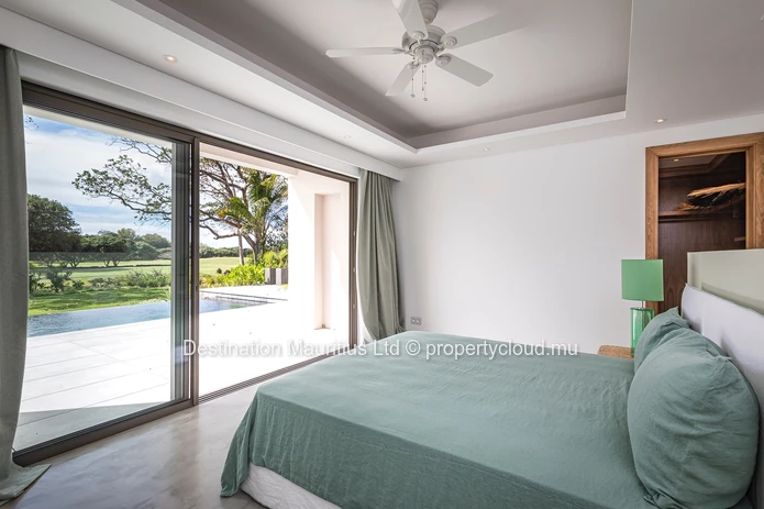 Domaine de Luxe Contemporain avec Vues sur Golf de Championnat