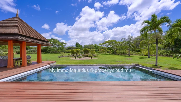 High-End Villa on Tamarina Golf Course – Exclusive Estate