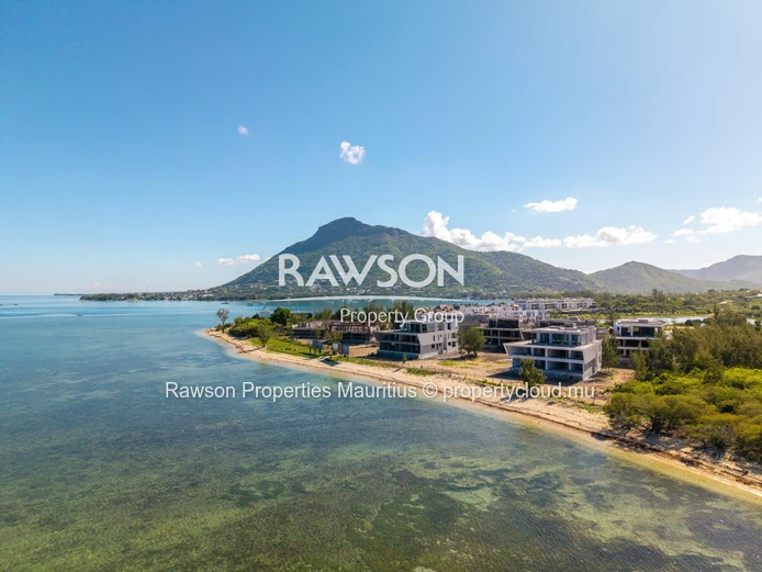 À VENDRE – Appartement de luxe en rez-de-chaussée en bord de mer