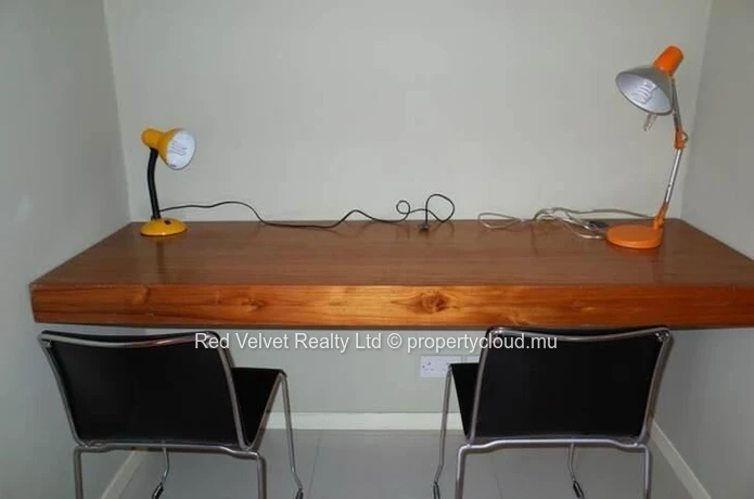 Duplex rénové de 3 chambres avec bureau et jardin – Helvetia