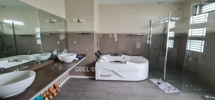 House For Rent – Floréal 