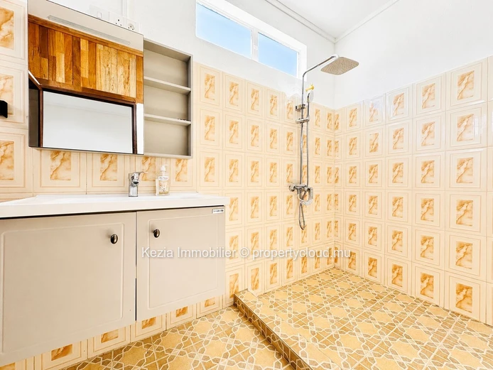 Une Grande Maison Familiale Avec Piscine À Calodyne