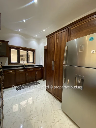 Maison de plain-pied entièrement meublée de 3 chambres à louer à Ébène