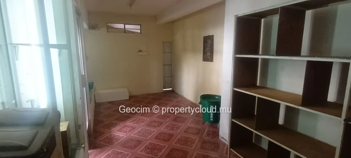 Rose-Hill Trèfles Close to Winners Store House consiting of 2 flats and and one shop. Garage. Terrace. Plot of land 2... (Sole Mandate)