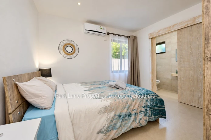 Villa contemporaine avec piscine et charme tropical