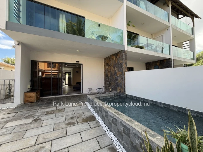 Family detached home with private pool near forest