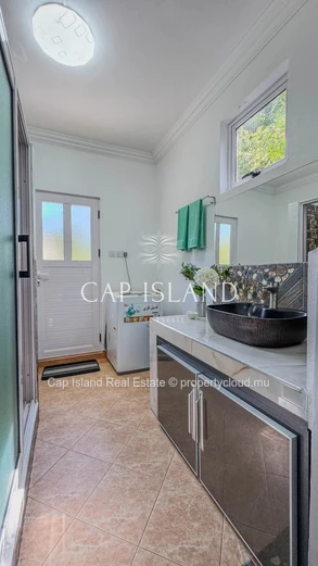 Immeuble complet de 3 appartements à Poste Lafayette