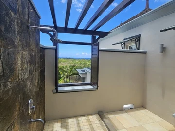 Fully renovated three bedroom Villa 