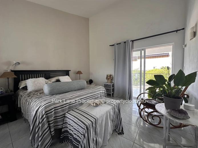 À vendre: Élégante maison familiale avec piscine sur grand terrain à Pereybere