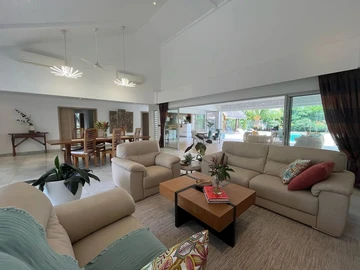 5 Bedroom Villa