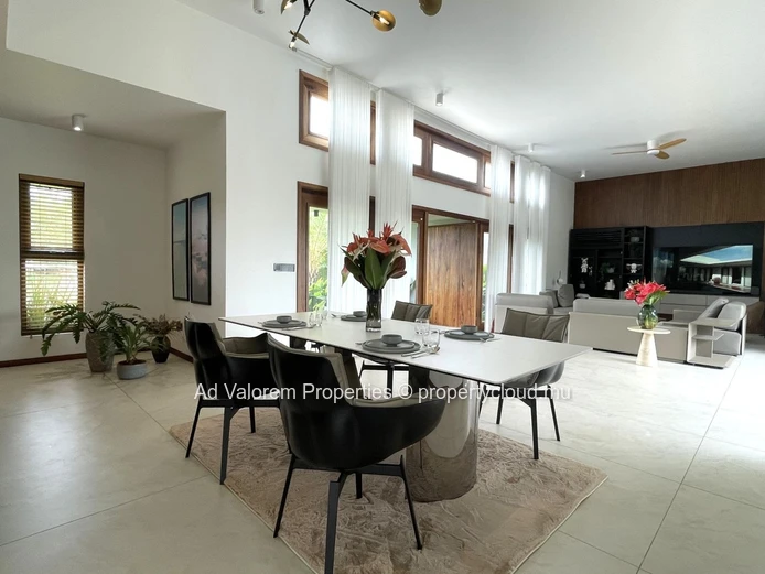 New villas with 3 en-suite bedrooms and private pool in close proximity to the sea