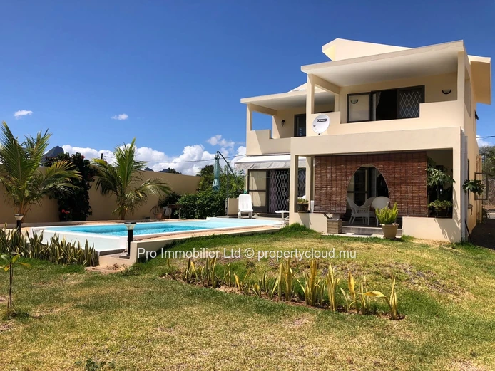 FOR SALE: Contemporary 3-Bedroom Villa with Pool ,Black Rock, Tamarin