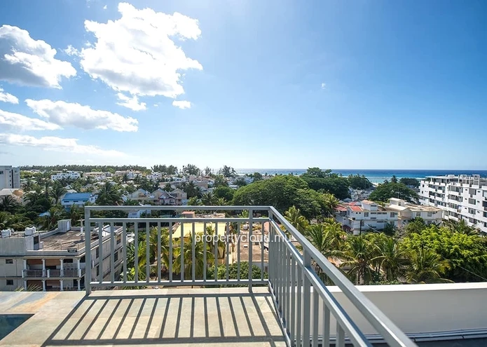 Flic-en-Flac, Mauritius: Magnificent, recently built 2-bedroom apartment with a large terrace, swimming pool, and jus...