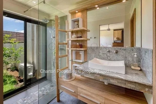 Villa contemporaine de 3 chambres en suite avec bureau et studio indépendant au cœur de Grand Baie