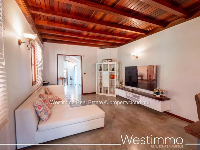 TAMARIN - 750 m2 villa ideal for a family or rental project