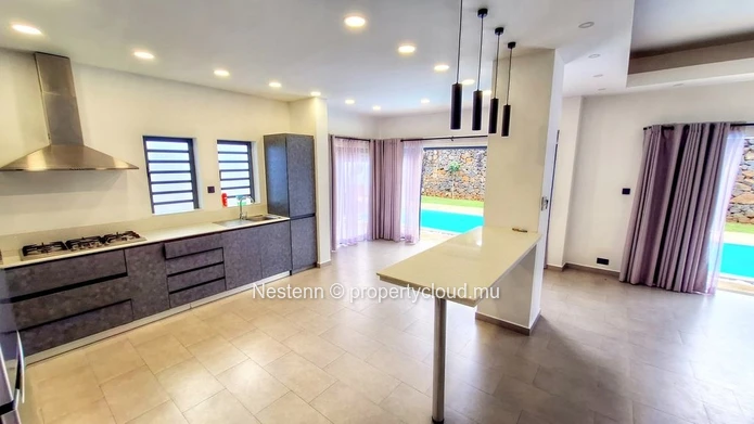 Spacious and bright 4 bedroom villa with its swimming pool