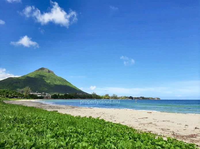 Tamarin for sale comfortable 2 bedroom apartment, located in Tamarin Bay, with access to the beach.