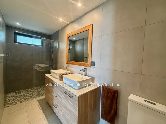 Close to the beach and amenities, beautiful spacious and bright apartment, on the first floor; 3 bedrooms, including ...