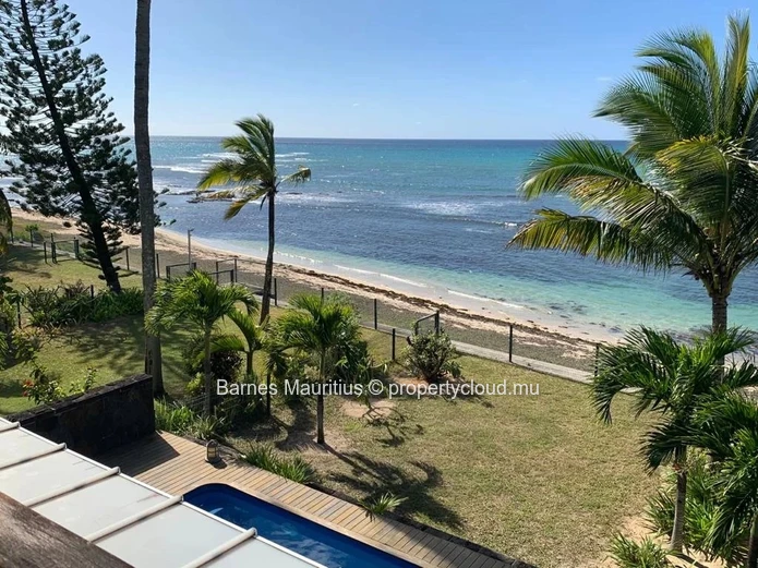 POINTE AUX CANONNIERS - Beachfront Villa with 4 Bedrooms