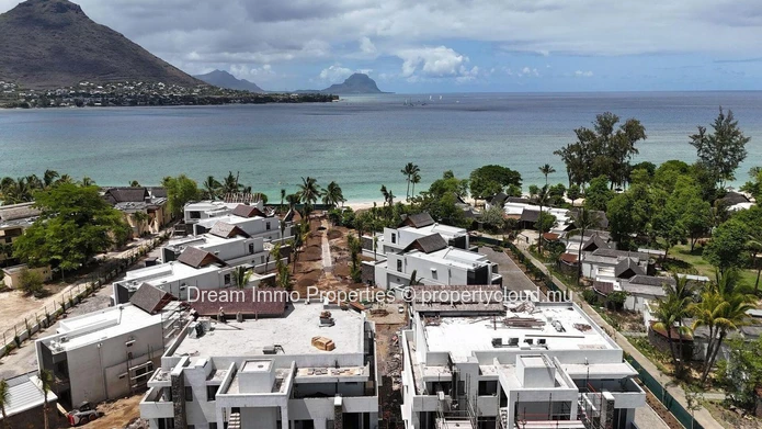 Unique ! Villa Pieds Dans L’Eau Avec Vue Lagon, Morne & Acces Hotel 5* Sur La Cote Ouest De L' Ile Maurice