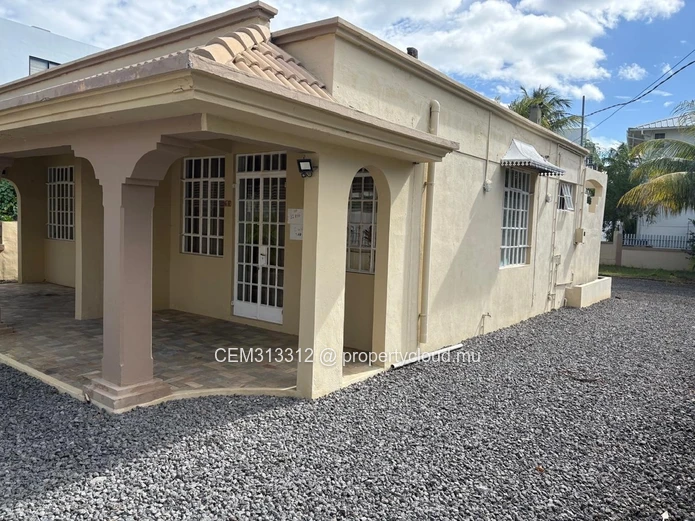  12 Perches Land with Villa for Sale – Pereybere 