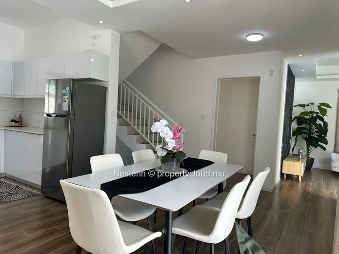Magnifique Duplex de 4 Chambres avec Piscine Privée à Trou aux Biches