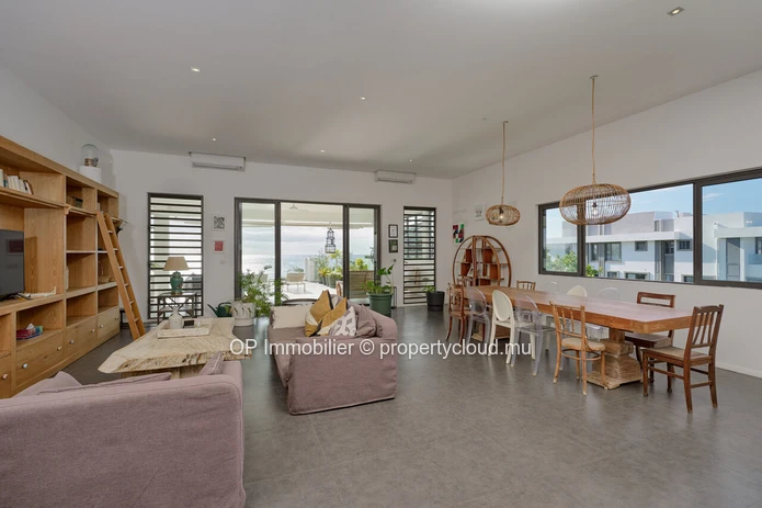 Penthouse meublé de 320 m² à louer à Péreybère avec piscine