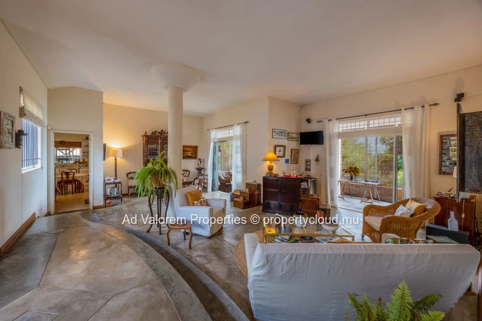 Maison de 385 m² avec grand jardin à vendre à Rivière Noire
